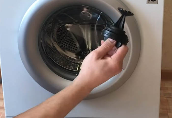 Неконтролируемый слив воды из стиральной машины